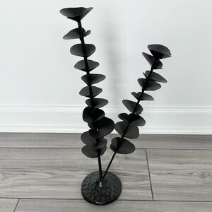 AT HOME metal floral plant sculpture